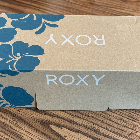 Black Roxy shoes - Picture 5 of 5